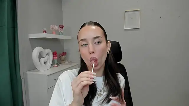 AdeleSolo online show from 04.15.26