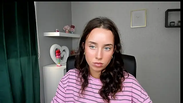 Snapshot of AdeleSolo chatting on 07.15.26 AdeleSolo online show from 07.15.26