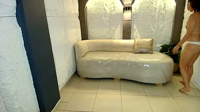 Snapshot of Elizabeth__r chatting on 02.26.26 Elizabeth r online show from 02.26.26