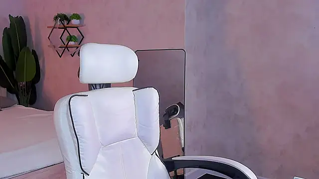 Snapshot of Miaa_Hill chatting on 03.25.26 Miaa Hill online show from 03.25.26