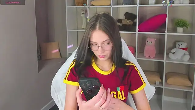 Snapshot of Miaa_Hill chatting on 04.14.26 Miaa Hill online show from 04.14.26