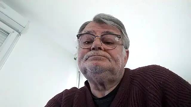 Snapshot of Vieux_pervert chatting on 03.01.26 Vieux pervert online show from 03.01.26