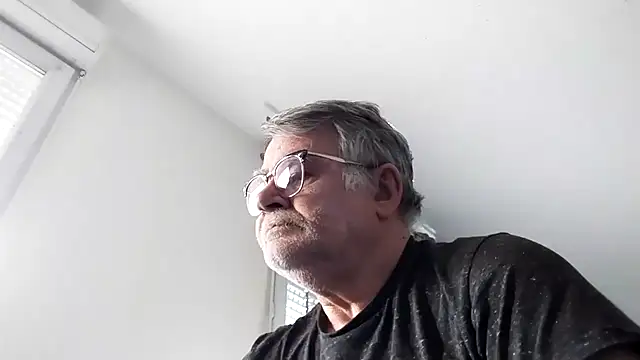 Snapshot of Vieux_pervert chatting on 03.03.26 Vieux pervert online show from 03.03.26