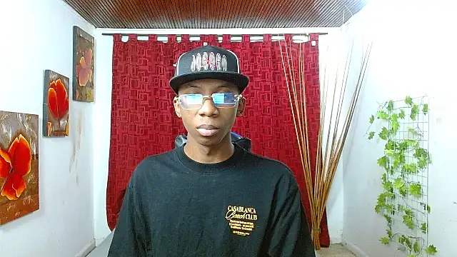 Snapshot of milo018 chatting on 04.25.26 milo018 online show from 04.25.26
