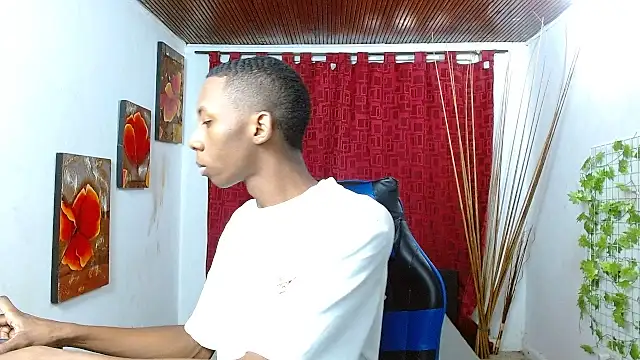 Snapshot of milo018 chatting on 05.05.26 milo018 online show from 05.05.26