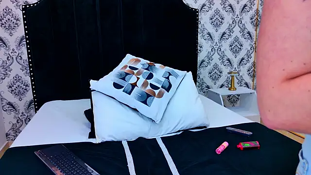 Danni Night online show from 02.25.26