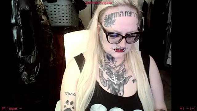 Snapshot of grindhouseho chatting on 04.26.26 grindhouseho online show from 04.26.26