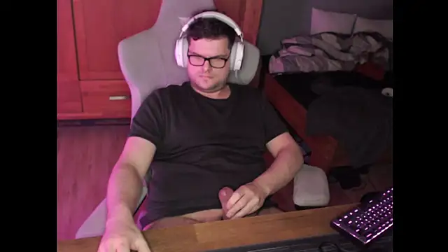 Whyteshadow4235 online show from 02.18.26