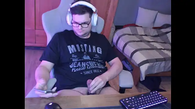 Whyteshadow4235 online show from 02.19.26