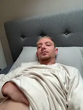 Snapshot of Crevette311 chatting on 11.20.25 Crevette311 online show from 11.20.25