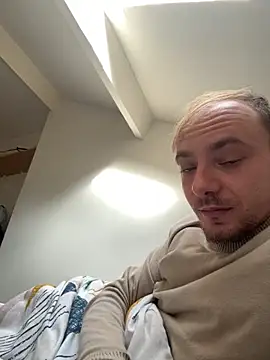 Snapshot of Crevette311 chatting on 11.21.25 Crevette311 online show from 11.21.25