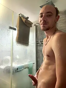 Snapshot of Crevette311 chatting on 11.24.25 Crevette311 online show from 11.24.25