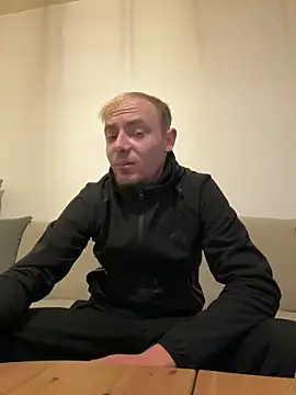 Snapshot of Crevette311 chatting on 11.26.25 Crevette311 online show from 11.26.25