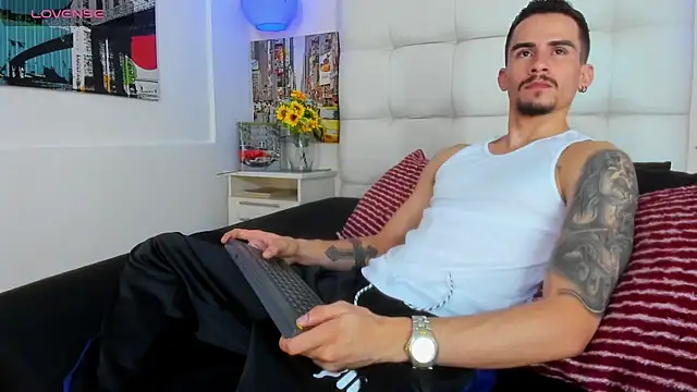 SharonTygaX online show from 04.18.26