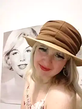 -Nefertiti- online show from 05.02.26