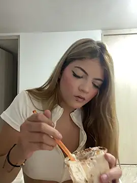 Snapshot of meggan___ chatting on 02.26.26 meggan online show from 02.26.26