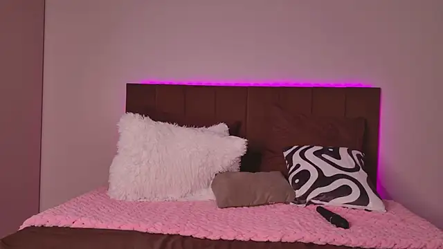 Born to Blow  online show from 03.03.26