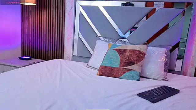 Snapshot of LittleeSara18 chatting on 02.25.26 LittleeSara18 online show from 02.25.26