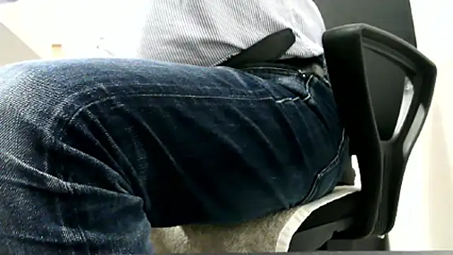 Snapshot of gitano697 chatting on 04.10.26 gitano697 online show from 04.10.26