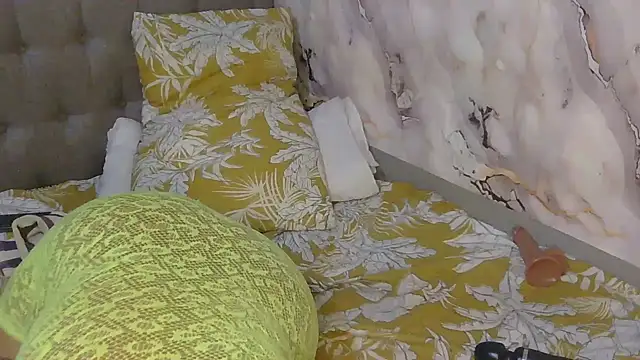 Snapshot of CaramelHotGirl chatting on 04.13.26 CaramelHotGirl online show from 04.13.26