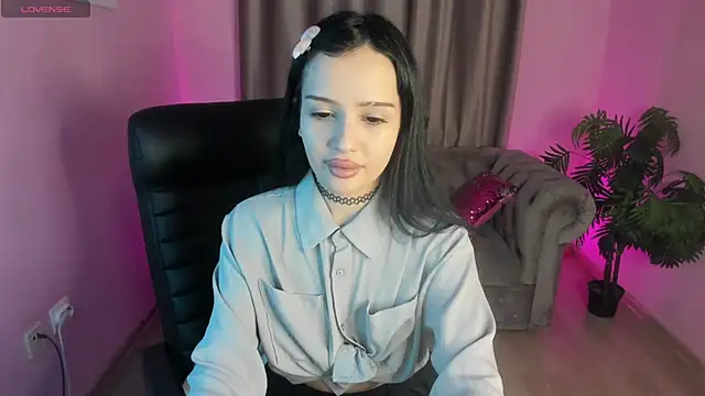 Snapshot of CamillaStars chatting on 03.02.26 CamillaStars online show from 03.02.26