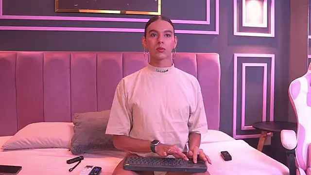 Snapshot of Luxa_Velvet chatting on 02.28.26 Luxa Velvet online show from 02.28.26