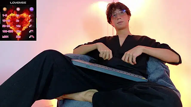 Snapshot of lui_x_dust chatting on 03.20.26 lui x dust online show from 03.20.26