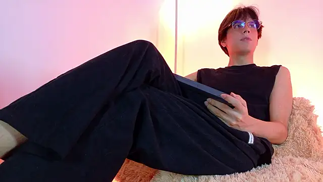 Snapshot of lui_x_dust chatting on 03.24.26 lui x dust online show from 03.24.26