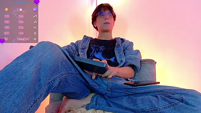 Snapshot of lui_x_dust chatting on 03.28.26 lui x dust online show from 03.28.26