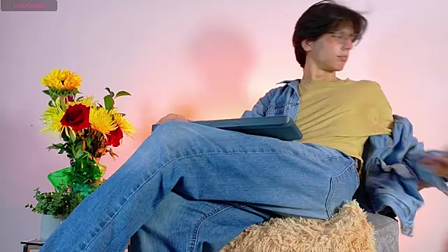 Snapshot of lui_x_dust chatting on 04.04.26 lui x dust online show from 04.04.26