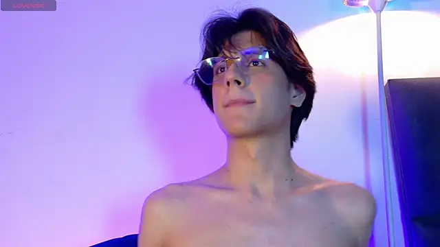 Snapshot of lui_x_dust chatting on 04.11.26 lui x dust online show from 04.11.26