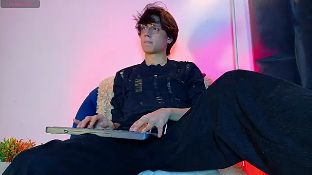 Snapshot of lui_x_dust chatting on 04.14.26 lui x dust online show from 04.14.26