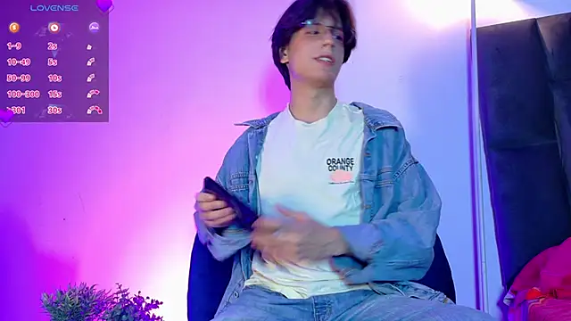 Snapshot of lui_x_dust chatting on 04.16.26 lui x dust online show from 04.16.26