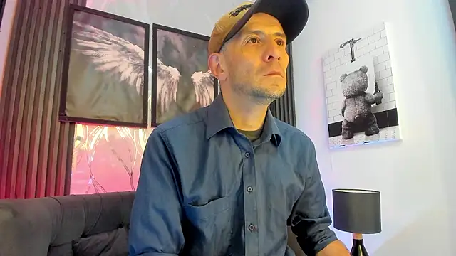 Snapshot of Milanwhite_ chatting on 02.24.26 Milanwhite online show from 02.24.26