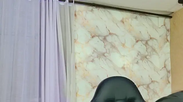 QueenSallyDesire online show from 04.11.26