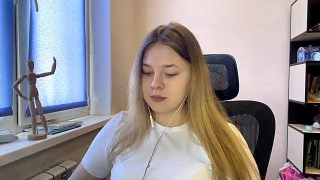 TomikoPfau online show from 02.24.26