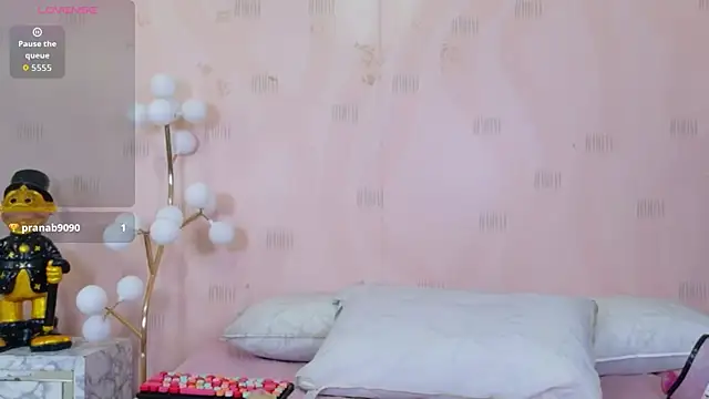 curvybuffgirllll online show from 07.10.26