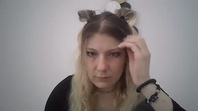 Foxy Bright online show from 03.05.26