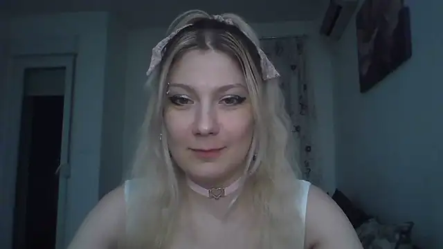 Foxy Bright online show from 03.20.26