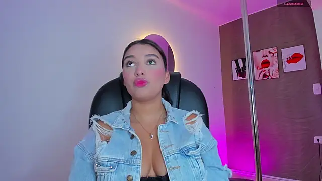 Tiphanysalvatore online show from 02.26.26