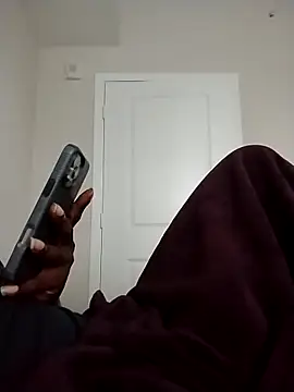 Snapshot of makeherfeelg chatting on 04.15.26 makeherfeelg online show from 04.15.26