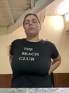 Snapshot of Larajeans- chatting on 02.24.26 Larajeans- online show from 02.24.26