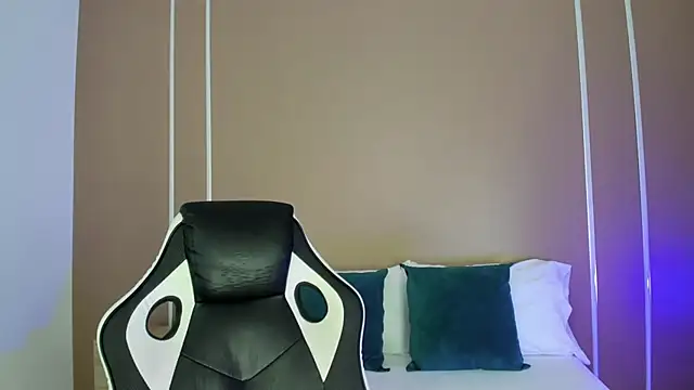 Snapshot of elaia_bridge chatting on 03.21.26 elaia bridge online show from 03.21.26