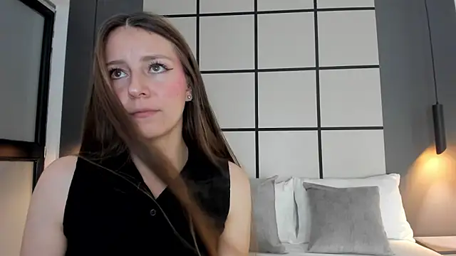 Snapshot of elaia_bridge chatting on 04.09.26 elaia bridge online show from 04.09.26