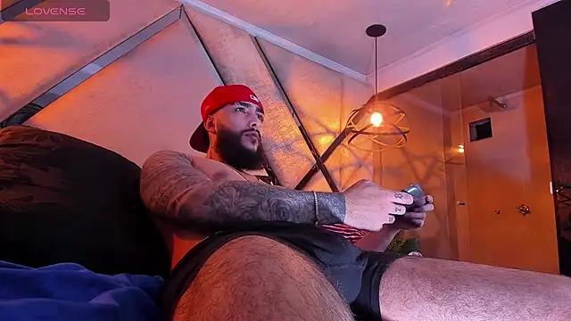 Snapshot of SantiagoHincapiie chatting on 03.03.26 SantiagoHincapiie online show from 03.03.26