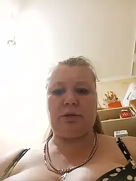 Snapshot of KiraStanton chatting on 06.16.26 KiraStanton online show from 06.16.26