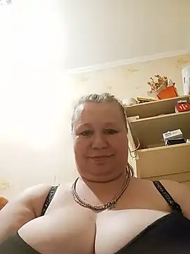 Snapshot of KiraStanton chatting on 06.19.26 KiraStanton online show from 06.19.26