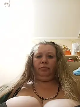 Snapshot of KiraStanton chatting on 06.26.26 KiraStanton online show from 06.26.26