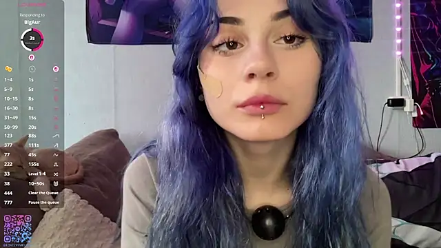 Snapshot of Emmibrilson chatting on 06.13.26 Emmibrilson online show from 06.13.26