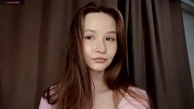 Snapshot of LeslieShay chatting on 03.12.26 LeslieShay online show from 03.12.26